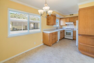 Dining Area & Kitchen