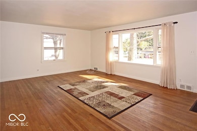 210 W Sycamore St, Zionsville, IN 46077 - photo 7