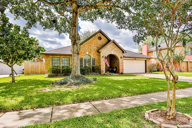 1712 Valero St, Friendswood, TX 77546 - photo 2