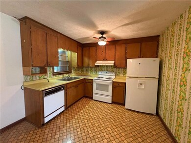 179 Garrison Dr, Cleveland, GA 30528 - photo 3