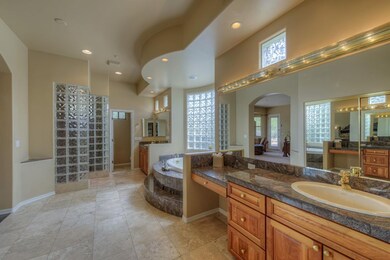 020_Master Tub and Shower
