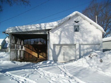 127 E Washington Ave, Tomahawk, WI 54487 - photo 2