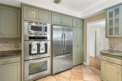 22113 Buena Ventura St, Woodland Hills, CA 91364 - photo 5