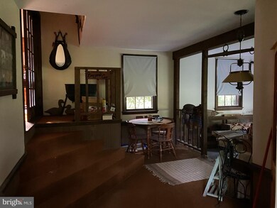 431 Preston Unger Ln, Berkeley Springs, WV 25411 - photo 5