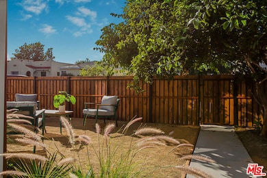 2046 S Burnside Ave, Los Angeles, CA 90016 - photo 7