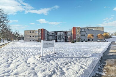 4345 Crooks Rd unit 26, Royal Oak, MI 48073 - photo 2