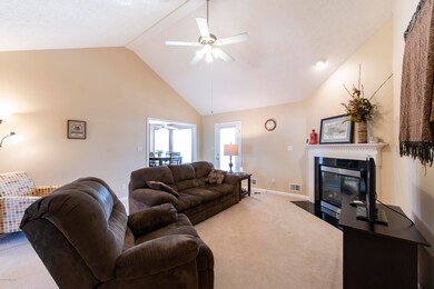 7006 Catalpa Springs Dr, Louisville, KY 40228 - photo 4