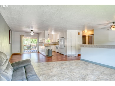 827 NW 6th St, Pendleton, OR 97801 - photo 6