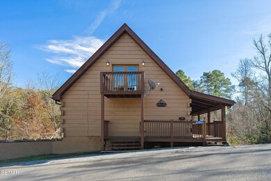 2_910 willard way 002