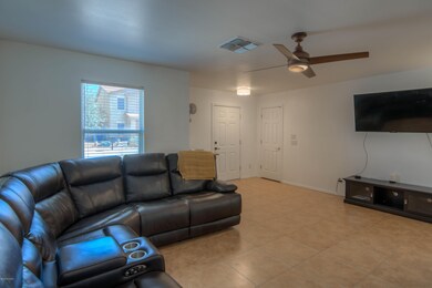 7 Living Room photo b
