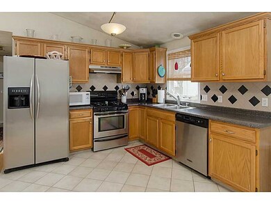 316 Bloomfield St, Pawtucket, RI 02861 - photo 7