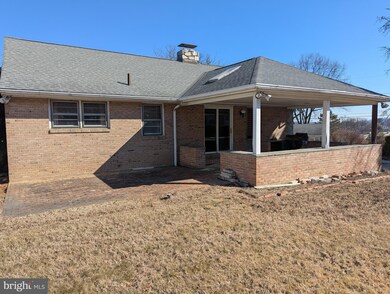 320 Hillside Dr, Reading, PA 19607 - photo 4