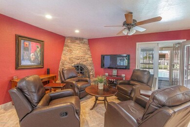6) FAMILY ROOM