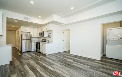 2701 James m Wood Blvd unit 304, Los Angeles, CA 90005 - photo 5