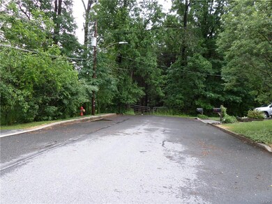 408 Cypress St, Walnutport, PA 18088 - photo 2