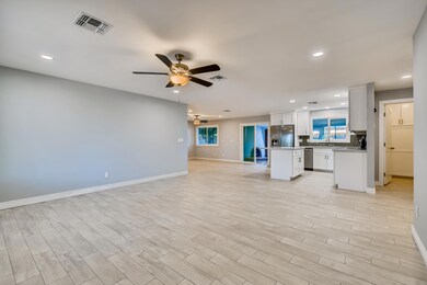 Another F-007-022-Living Ro-MLS_Size