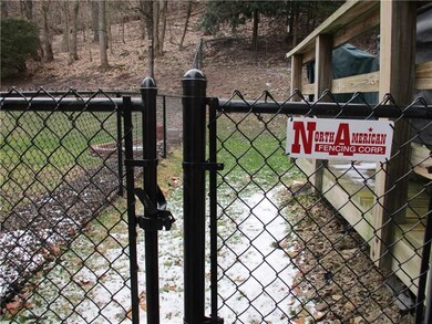 Complete North American Fencing encompasses the en
