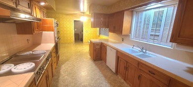 5877 E Dwight Way, Fresno, CA 93727 - photo 5