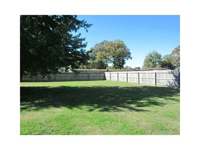 802 W Benton St, Gentry, AR 72734 - photo 4