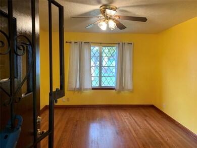 405 Twin Oaks St, Houston, TX 77076 - photo 3