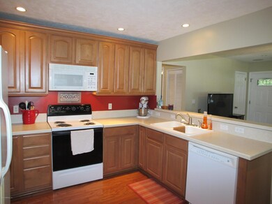 6714 London Bridge Ln, Jacksonville, FL 32210 - photo 5