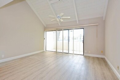 02_9DeerCreekRoad_A206_1_LivingRoom_Flex