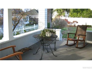 Porch - Open. Enjoy coffee or cocktails on the spa