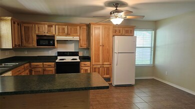 616 W 5th St, Bonham, TX 75418 - photo 3