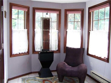 Entry/Foyer.
