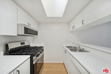 870 Crenshaw Blvd unit 204, Los Angeles, CA 90005 - photo 5