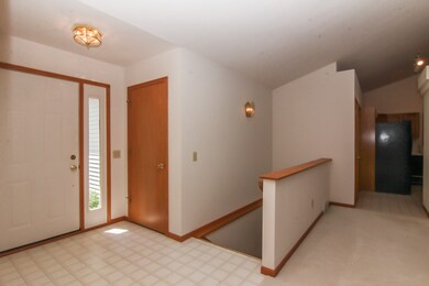 520 Oakwood Dr, Oregon, WI 53575 - photo 3