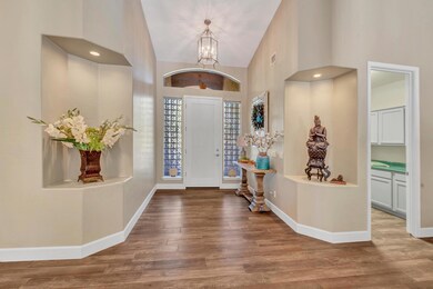 1025 W Enfield Pl - Entry