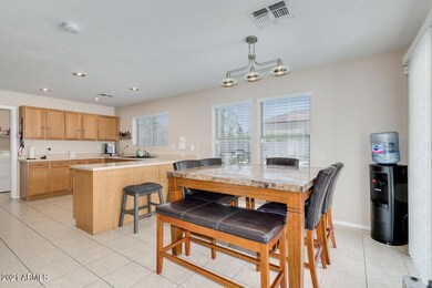 Eat-in Kitchen