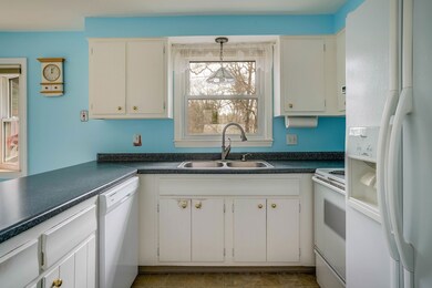 28 Pittsburgh Dr, Nashua, NH 03062 - photo 7