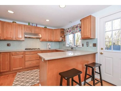 11 Howe St, Bristol, RI 02809 - photo 6