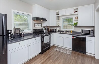 2904 Adams Ave, Des Moines, IA 50310 - photo 5