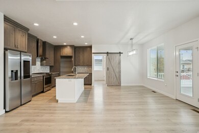 895 Dunes Dr, Syracuse, UT 84075 - photo 2