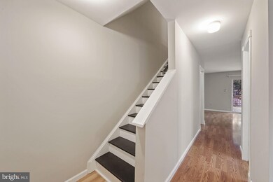 8912 Shamrock Ct, Springfield, VA 22152 - photo 2