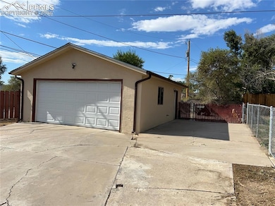 Detached 2 car garage