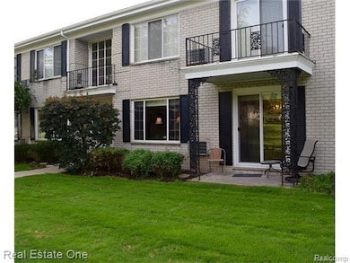 100 W Hickory Grove Rd unit H5, Bloomfield Township, MI 48304 - photo 2