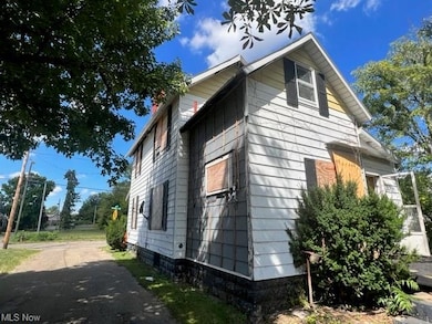 1000 Gibbs Ave NE, Canton, OH 44705 - photo 3