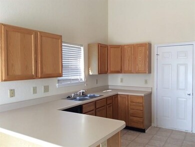 9887 Commonwealth Dr, Fishers, IN 46038 - photo 4