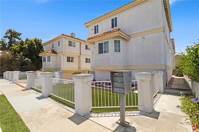 3918 W 118th Place unit 8, Hawthorne, CA 90250 - photo 2