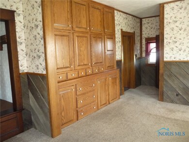 Kitchen storage cabinet