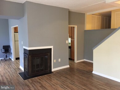 11562 Rolling Green Ct unit 201, Reston, VA 20191 - photo 4