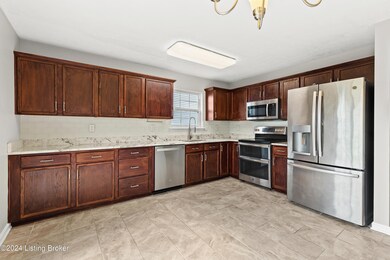 10701 Evanwood Dr, Louisville, KY 40228 - photo 6