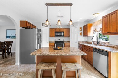 VERY LARGE KITCHEN