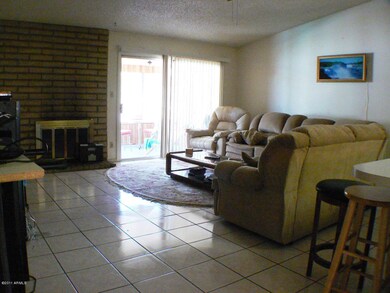 Family Room w Fireplace
