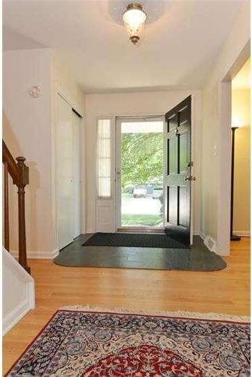 105 Locust Dr, Newark, DE 19711 - photo 2