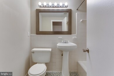 3901 Lyndhurst Dr unit 102, Fairfax, VA 22031 - photo 4